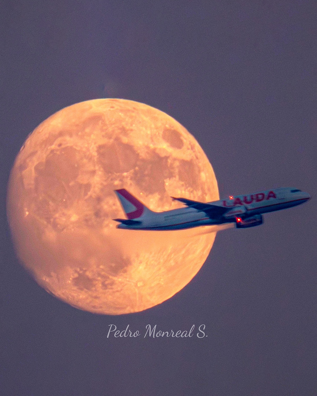 Fly me to the Moon 🌕✈️